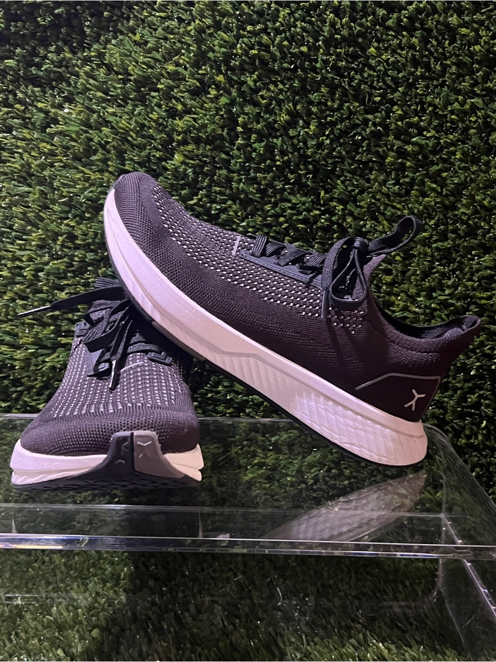 Flux Footwear Men’s 7 Women’s 8.5 Athletic Walking/Running Sneakers